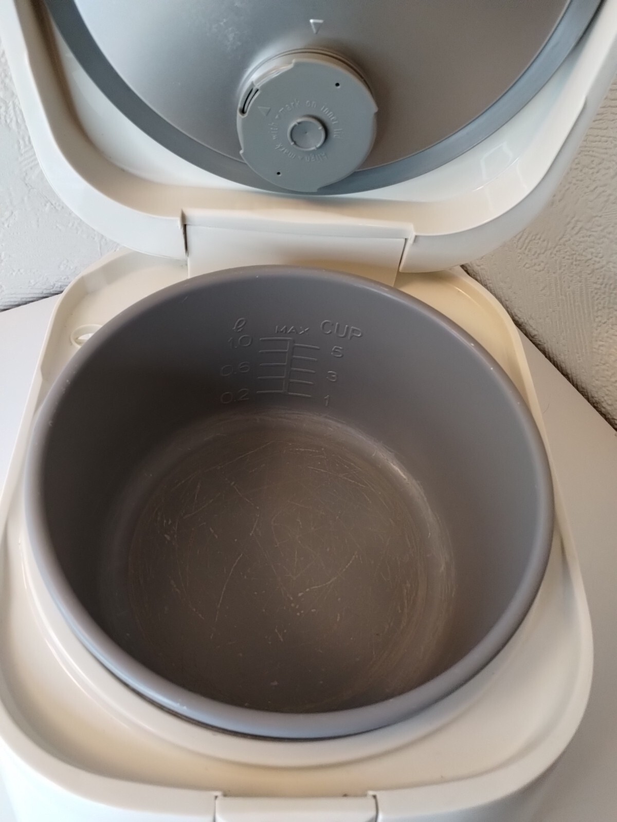 Zojirushi NS-PC10 Electric Automatic 5 Cup Rice Cooker & Warmer