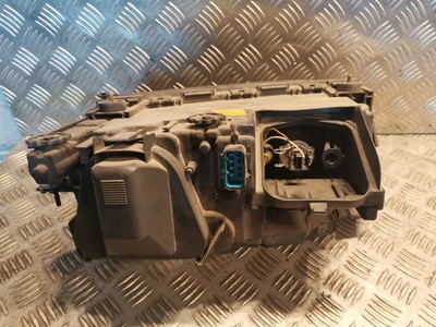 BMW 7er E38 Frontscheinwerfer links 0301043201 8352021 
