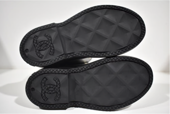 Chanel 22K Black White Caoutchouc CC Logo High Pull On Chanel 22K Black White Caoutchouc CC Logo High Pull On