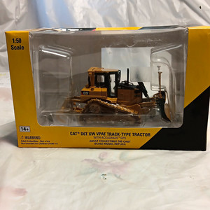 Norscot CAT D6T XW VPAT Track-Type Tractor Dozer 1:50 Yellow/Black Unopened
