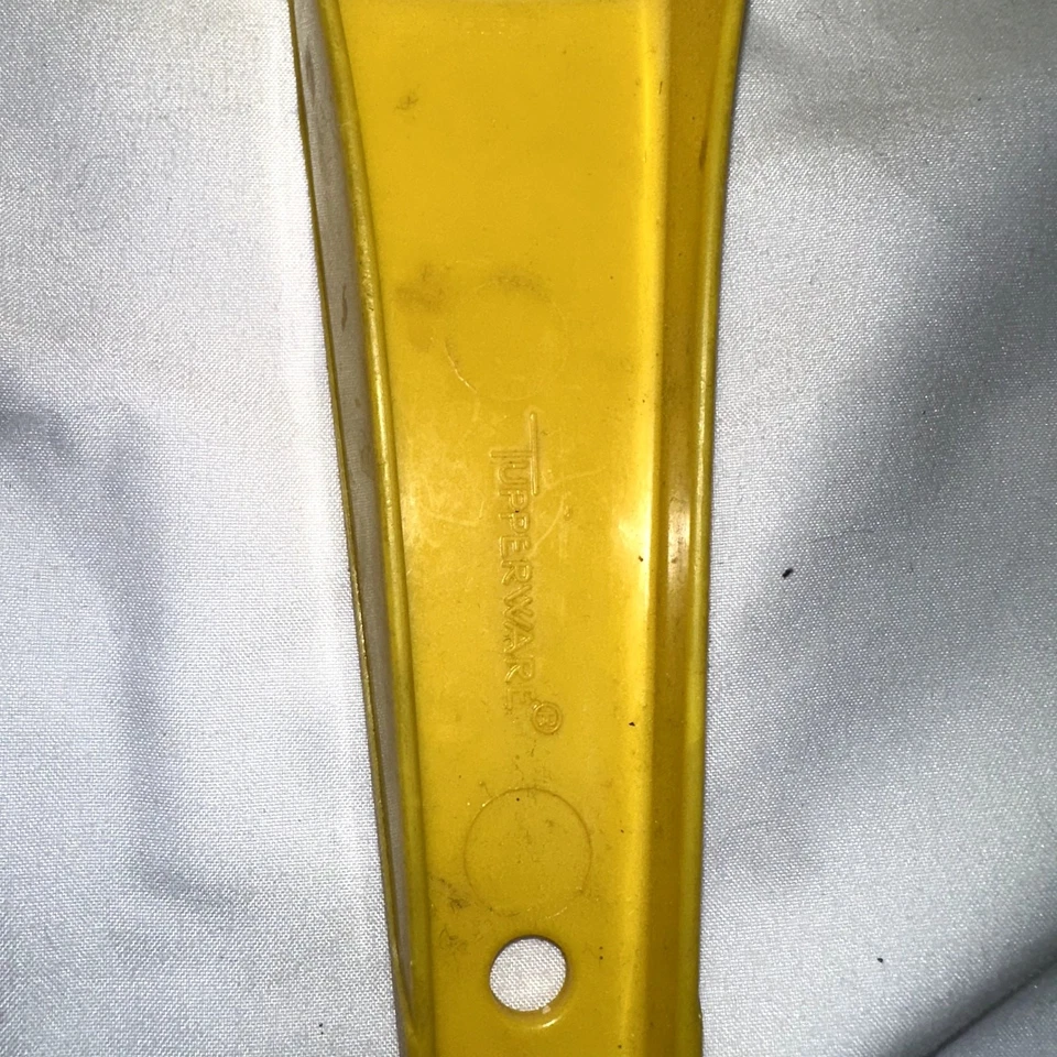 Vintage Yellow Tupperware Handled Colander Strainer 2 qt Double Spout - Image 3 of 4