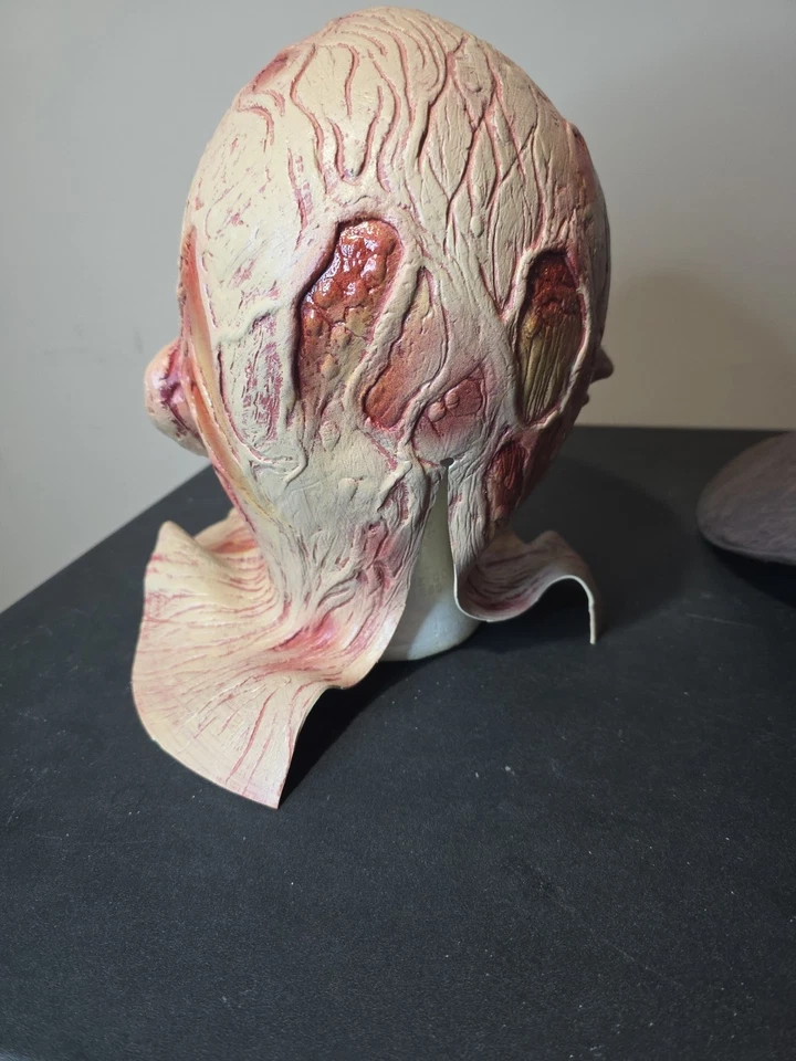 Trick or Treat Studios Deluxe Freddy Krueger Mask with Fedora Hat (I-TTWB120) - Image 4 of 4