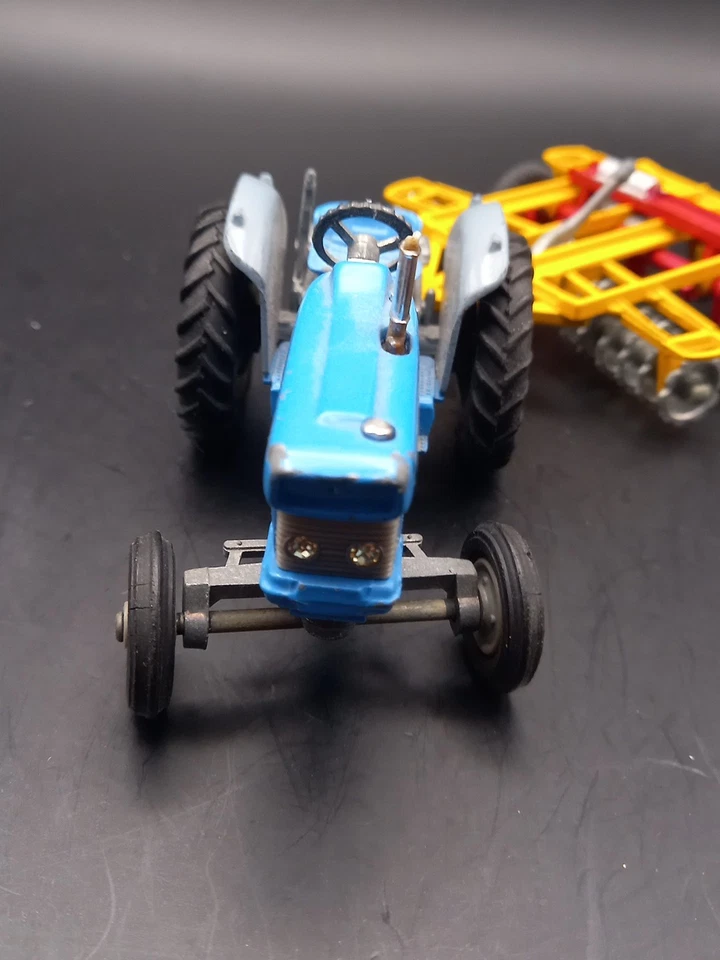 CORGI FARMER FORD SUPER MAJOR MIT SCHEIBENEGGE - Bild 2 von 4