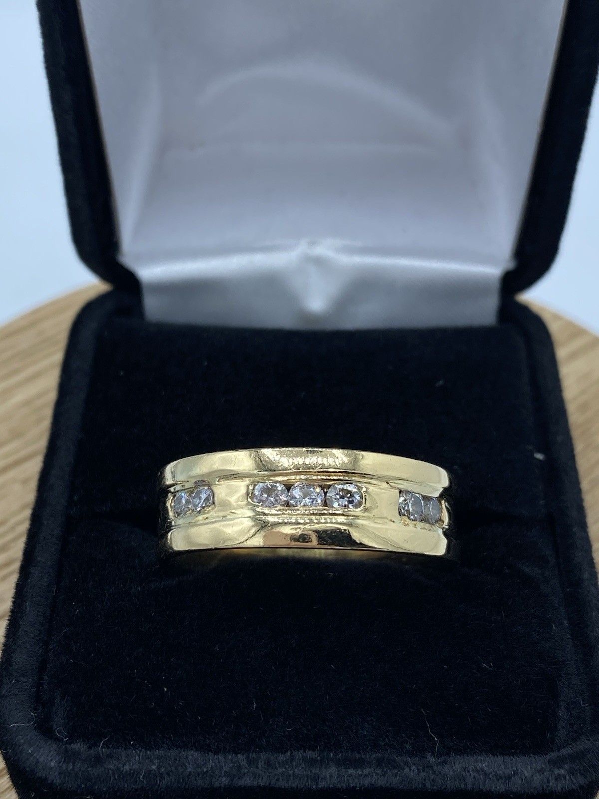 Mens 750 18K Yellow Gold Diamond Band 8mm - image 3