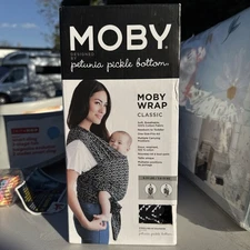 Moby Petunia Pickle Bottom Classic Wrap Baby Carrier Strolling in Salvador - NEW