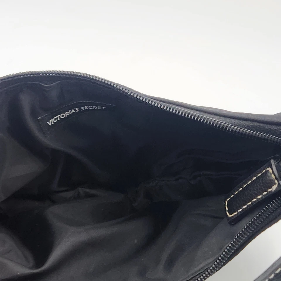 Bolsa de ombro Victoria's Secret preta náilon acabamento em couro sintético - Imagem 3 de 4