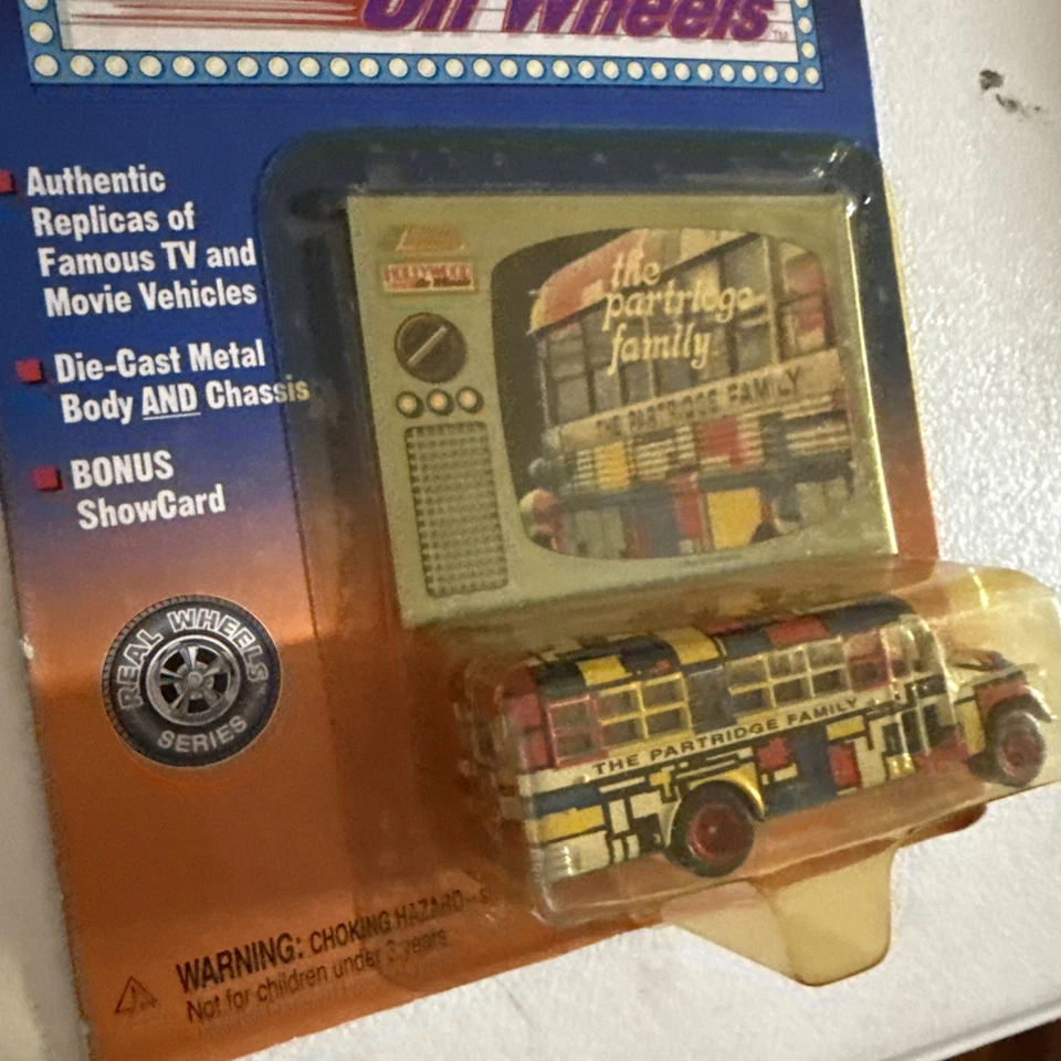 Johnny Lightning Hollywood On Wheels The Partridge Family School Bus Diecast NOVO - Imagem 4 de 4