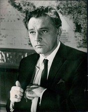 1969 Richard Burton Celebrity Baritone Voice Actor Famous Handsome 7X9 Photo
