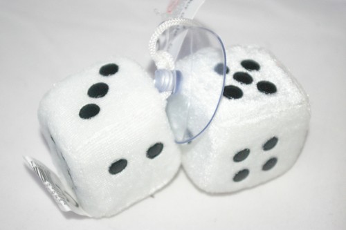 Vagway Plüschwürfel Für Den Auto-Spiegel - Weiße Fuzzy Dice, Retro-Accessoire