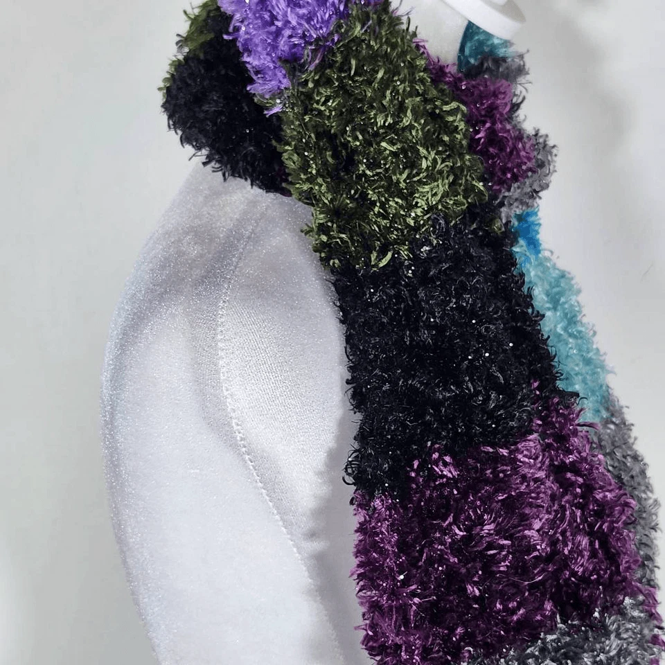 Bufanda tejida a rayas coloridas Cejón con flecos talla única Foto 3 de 4