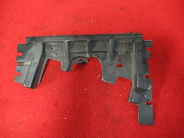 88-96 CHEVY CORVETTE C4 LEFT DRIVER FRONT WHEEL WELL SPLASH SHIELD 10193631