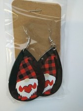 VALENTINE'S DAY GNOME W BLACK  WHITE PLAID HAT HOLDING HEART PU LEATHER EARRING