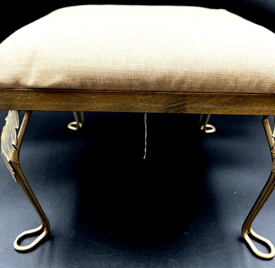 Reposapiés tapizado de hierro forjado vintage otomano 12′′ de ancho x 10′′ de lona superior Foto 4 de 4