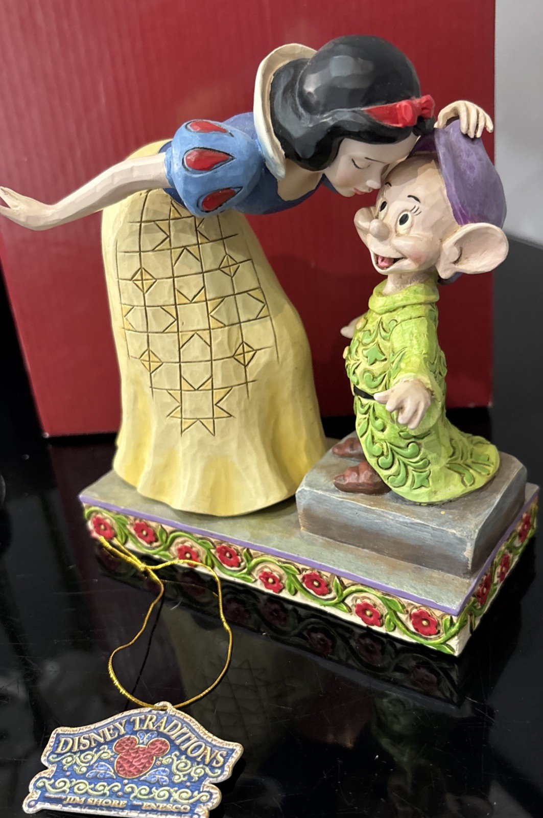 Figura Enesco Disney Traditions Sweetest Farewell Blancanieves y Dopey en caja