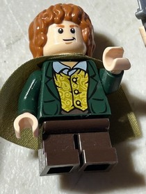 LEGO Lord of the Rings: Attack On Weathertop 9472 - 90% complete- box and figs!