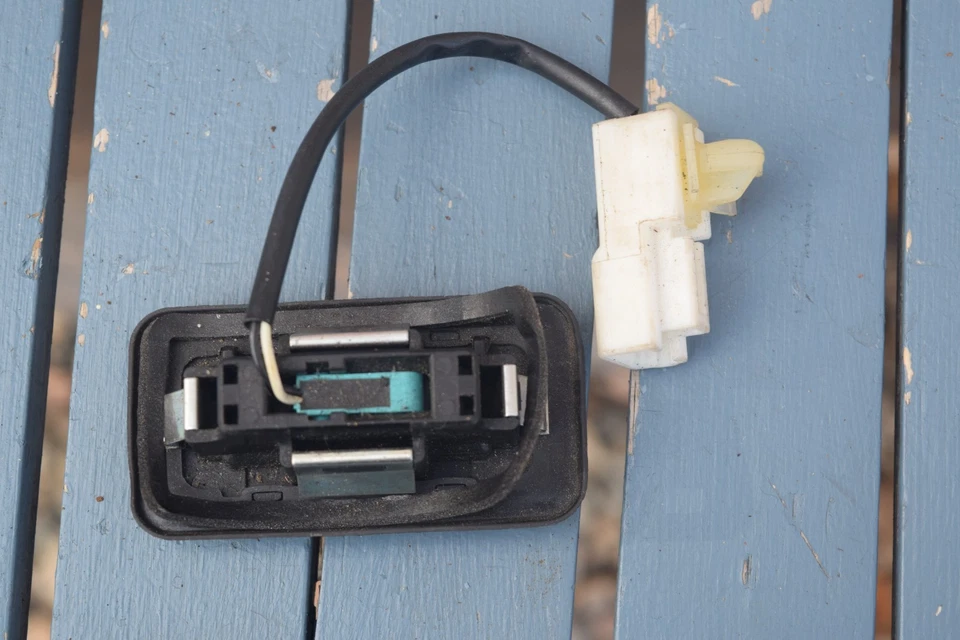 Interruptor de manija de tapa de maletero OEM 2011 2012 2013 2014 2015 2016 Hyundai Elantra Foto 2 de 2