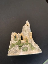 David Winter Friary Ruins British Hand made and Hand Painted FDW 31 2006