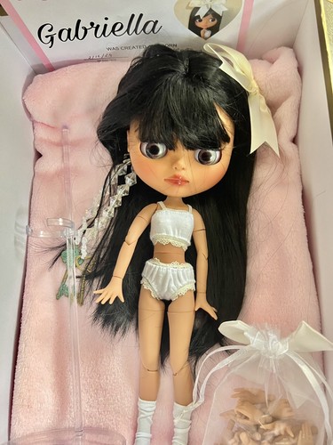 OOAK Blythe Puppe mit Namen Gabriella Custom Blythe Doll OOAK Brandneu - Bild 16 von 24
