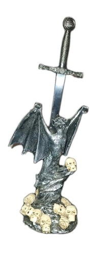 ORNAMENTAL GARGOYLE DAGGER KNIFE WITH SKULL STAND