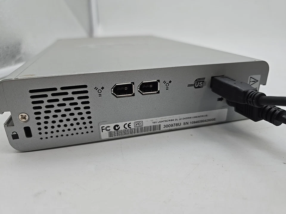LaCie d2 EXTERNAL CD-RW Drive 52X24X52 Fire Wire for IBM-PC w/Windows MACINTOSH - Image 4 of 4