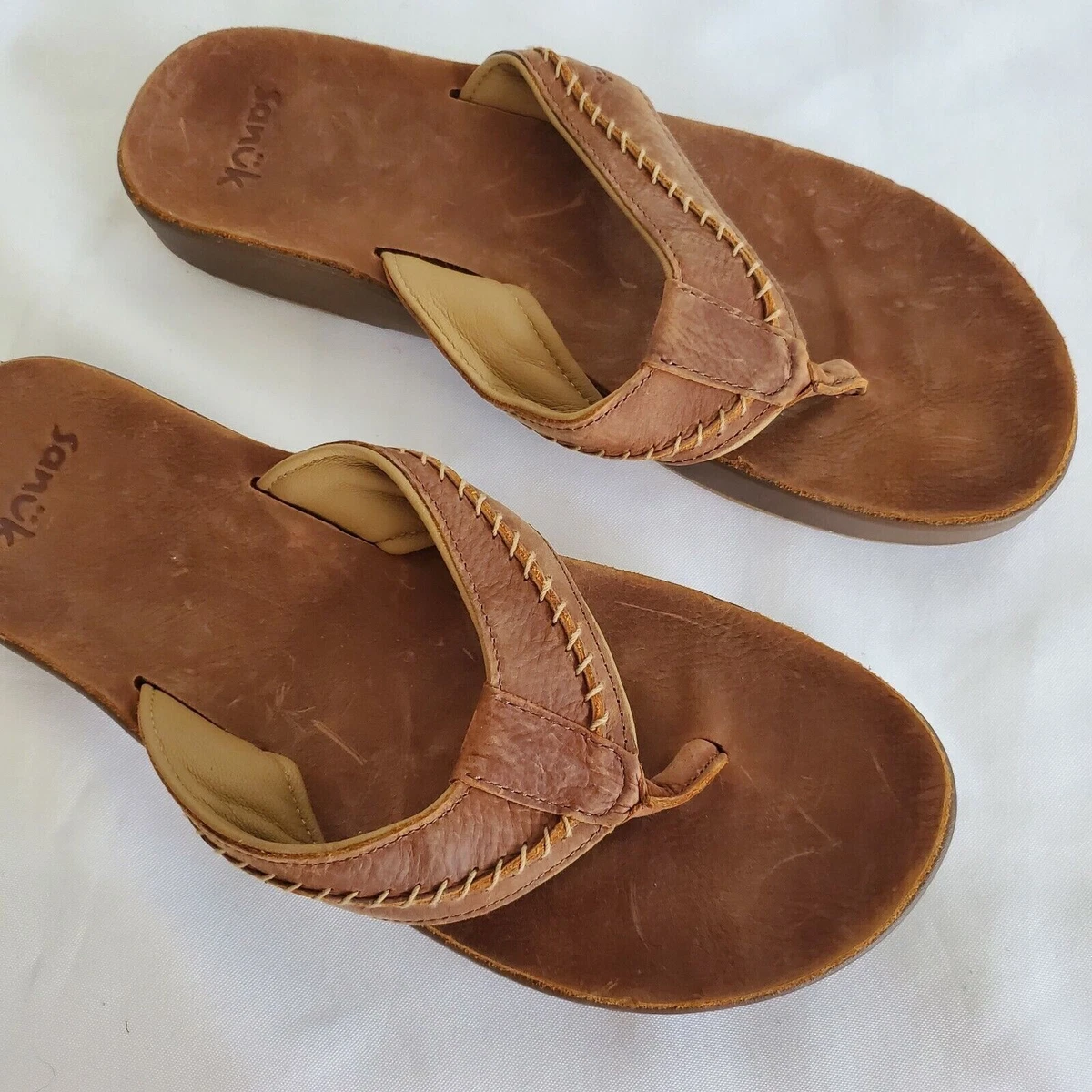 NWOB MENS SIZE 10 SADDLE TAN SANUK COSMIC YOGA MAT LX LEATHER FLIP FLOPS  SANDALS