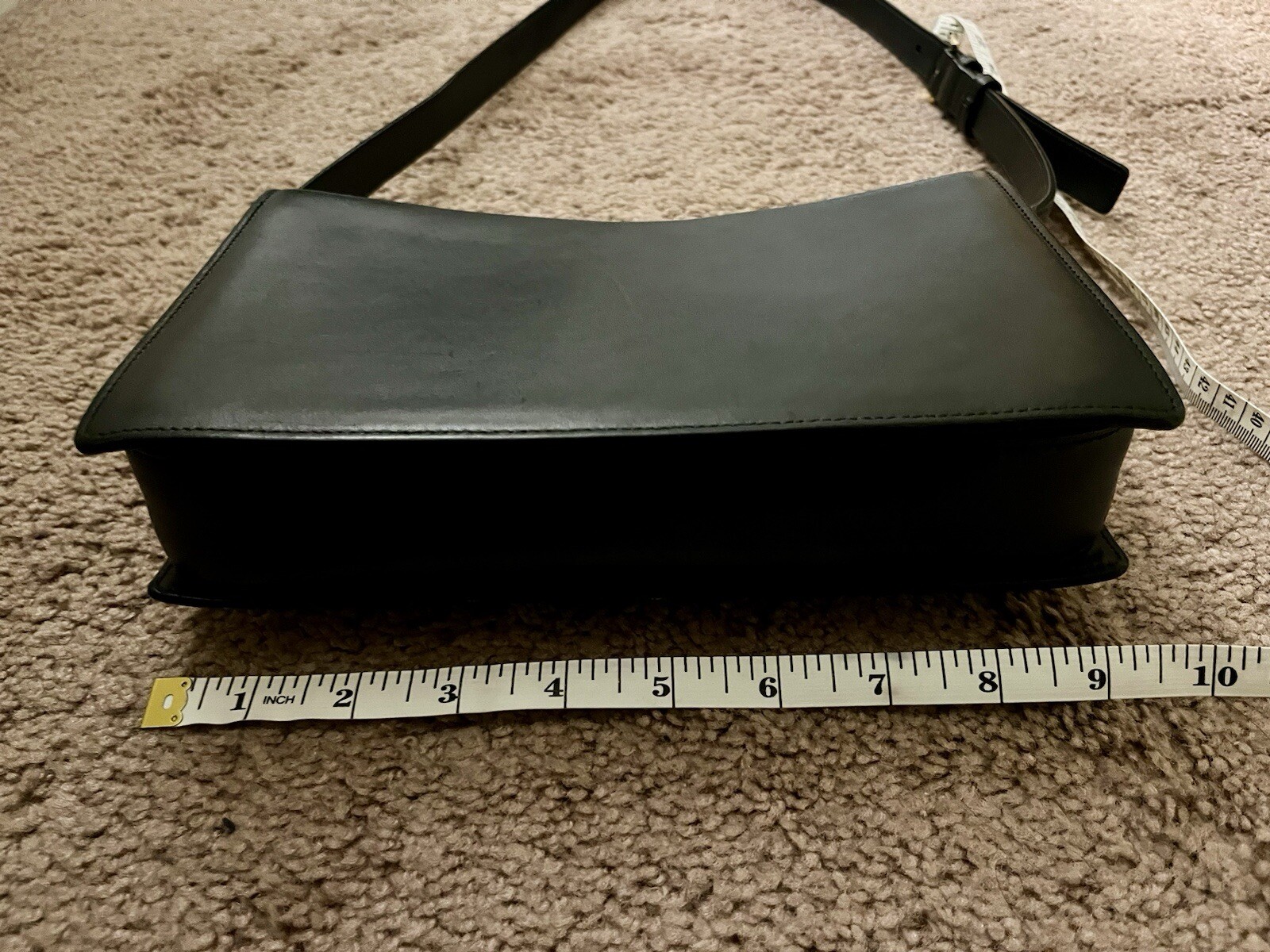 Borsa a tracolla piccola YSL Saint Laurent Loulou in pelle nera beige