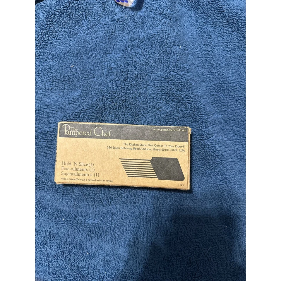 Pampered Chef Hold N Slice #1101 Kitchen Tool - New in the Box - Image 2 of 2