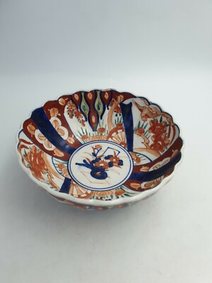ANTIKE CHINESISCHE IMARI PORZELLAN KANNELIERTE SCHALE HANDBEMALT FLORAL GEWELLTER RAND