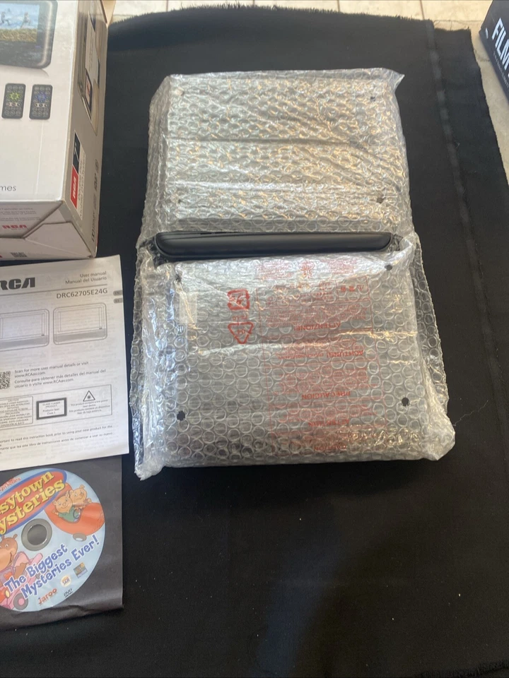 RCA Dual 7" Mobile DVD System With Bonus Controller FREE SHIPPING - Image 2 of 4