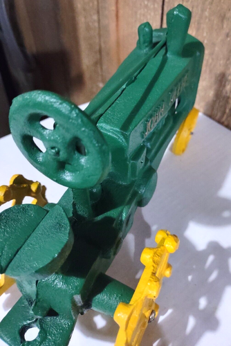 Cast Iron John Deere Tractor Heavy 1:16 Scale New Open Box - Picture 6 of 8