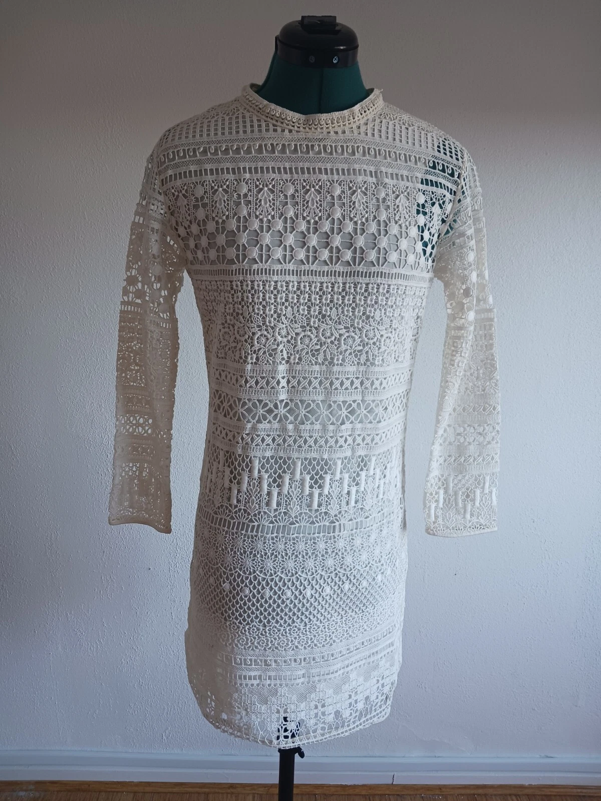 Chloe — perfect condition chloe womens ivory white embroidery lace mini dress 36 34