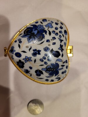 White porcelain hand-painted flowers heart-shaped jewelry box cosmetic mirror