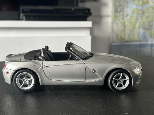 1:18 Welly BMW Z4 Convertible 3.0i - Silver - Picture 4 of 18