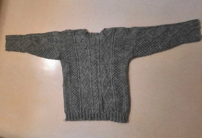 Handgestrickter Wollpullover, Gr. S, Zopfmuster, warm & leicht.