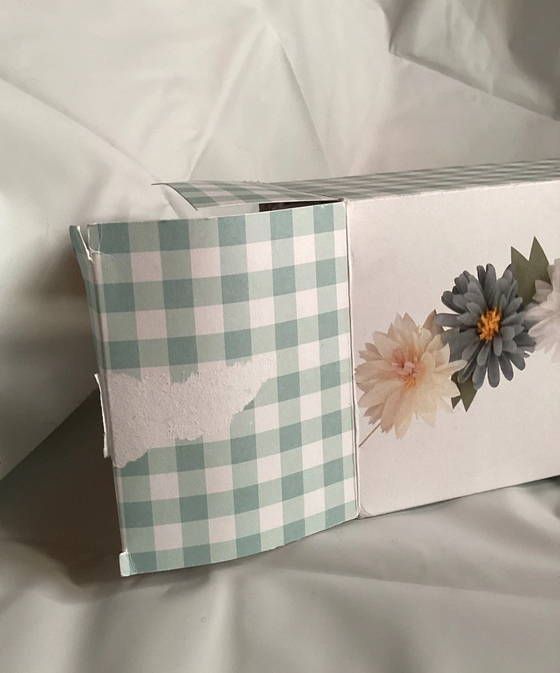 Meri Meri Giant Paper Flower Garland NEW 8 1/2' Garland 13"x13" Flowers Wedding - Image 2 of 4