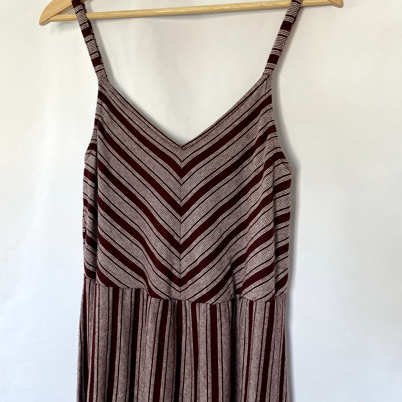 Universal thread L Maroon gray chevron striped sl… - image 2