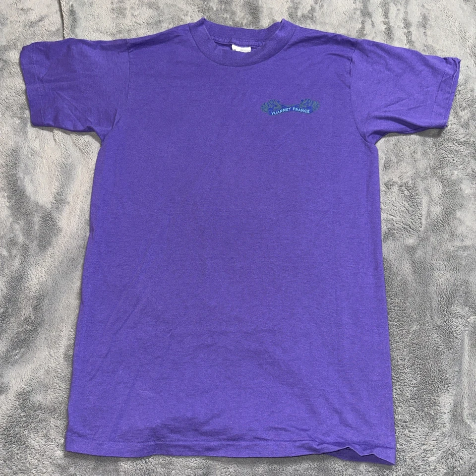 Camisa Vintage Vuarnet Francia Mediana Púrpura Grande V Puntada Única Hecha en EE. UU. Foto 3 de 4
