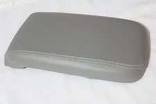 Fits 15-19 Chevrolet Colorado Vinyl Center Console Lid Cover Light Gray Fits 15-19 Chevrolet Colorado Vinyl Center Console Lid Cover Light Gray