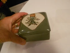 HOMART PINEAPPLE DESIGN CERAMIC TRINKET BOX-VERY GOOD-4" X 2 1/2"