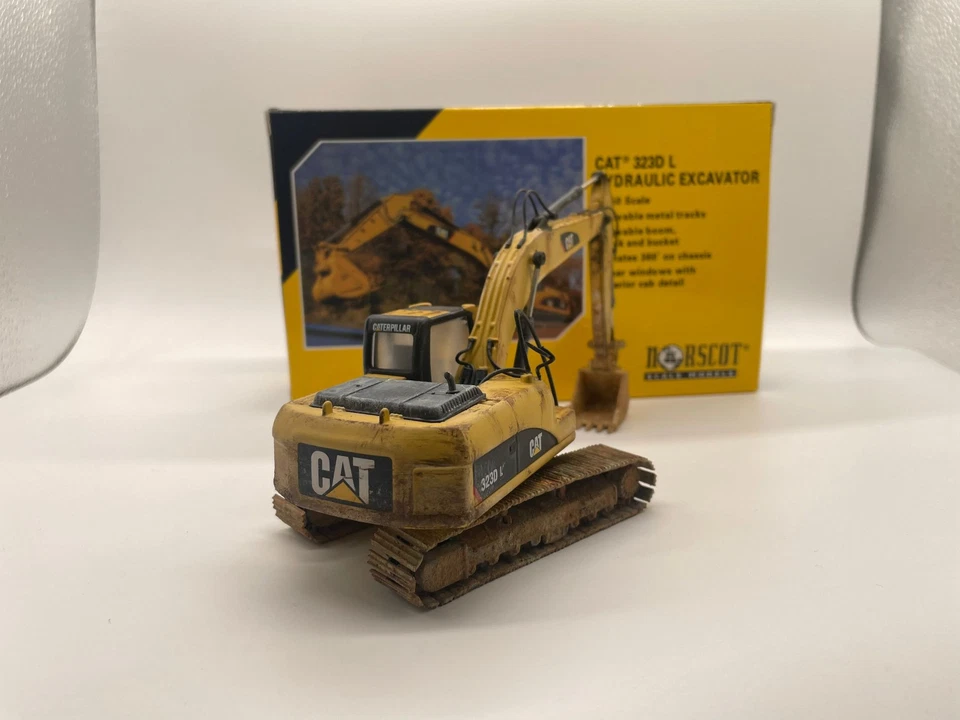 Norscot Cat 323D L Hydraulic Excavator Muddy Veries 1/50 Scale DieCast Model - Image 3 of 4