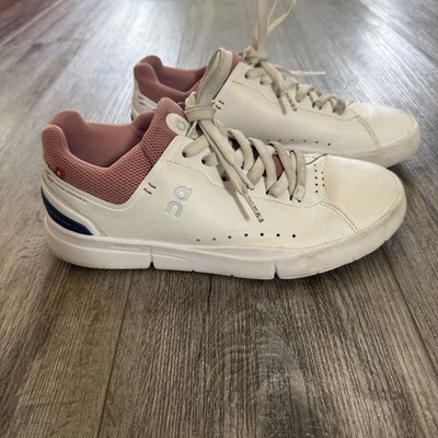 On Cloud Women's the Roger Advantage Running Sneakers White/Rose, Size 7.5