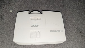 Acer H6519ABD Full HD Beamer 1080p 3D – inkl. Kabel, Lampe top,