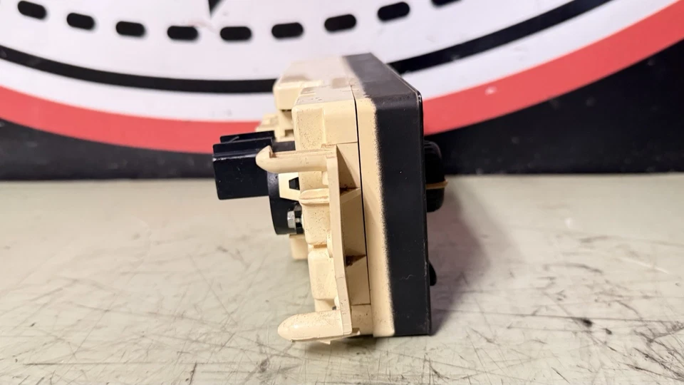 03-07 Chevy Silverado GMC Sierra Climate Control Unit A/C W/Defrost OEM 10370034 - Image 4 of 4