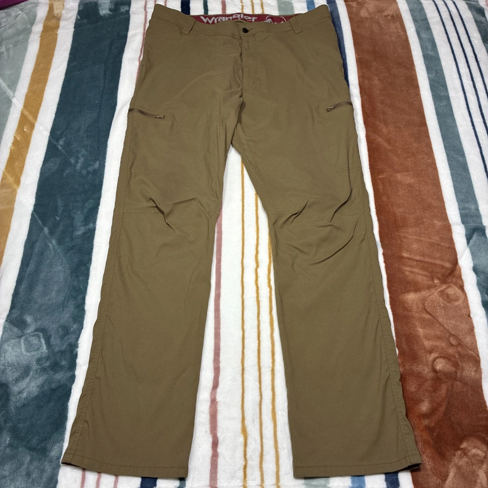 Wrangler ATG Cargo Hiking Pants Men 40x32 Tan Khaki Outdoor Gorpcore Tactical