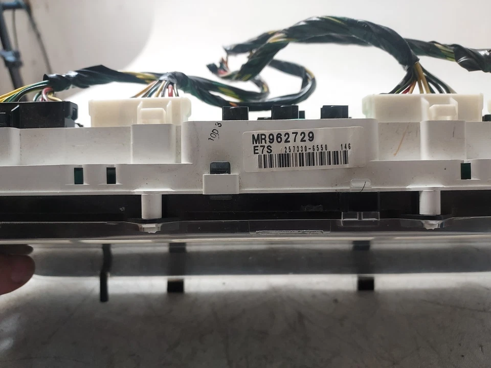 00 - 04 Mitsubishi Montero Sport Speedometer Instrument Cluster 169,242 Miles - Image 2 of 4