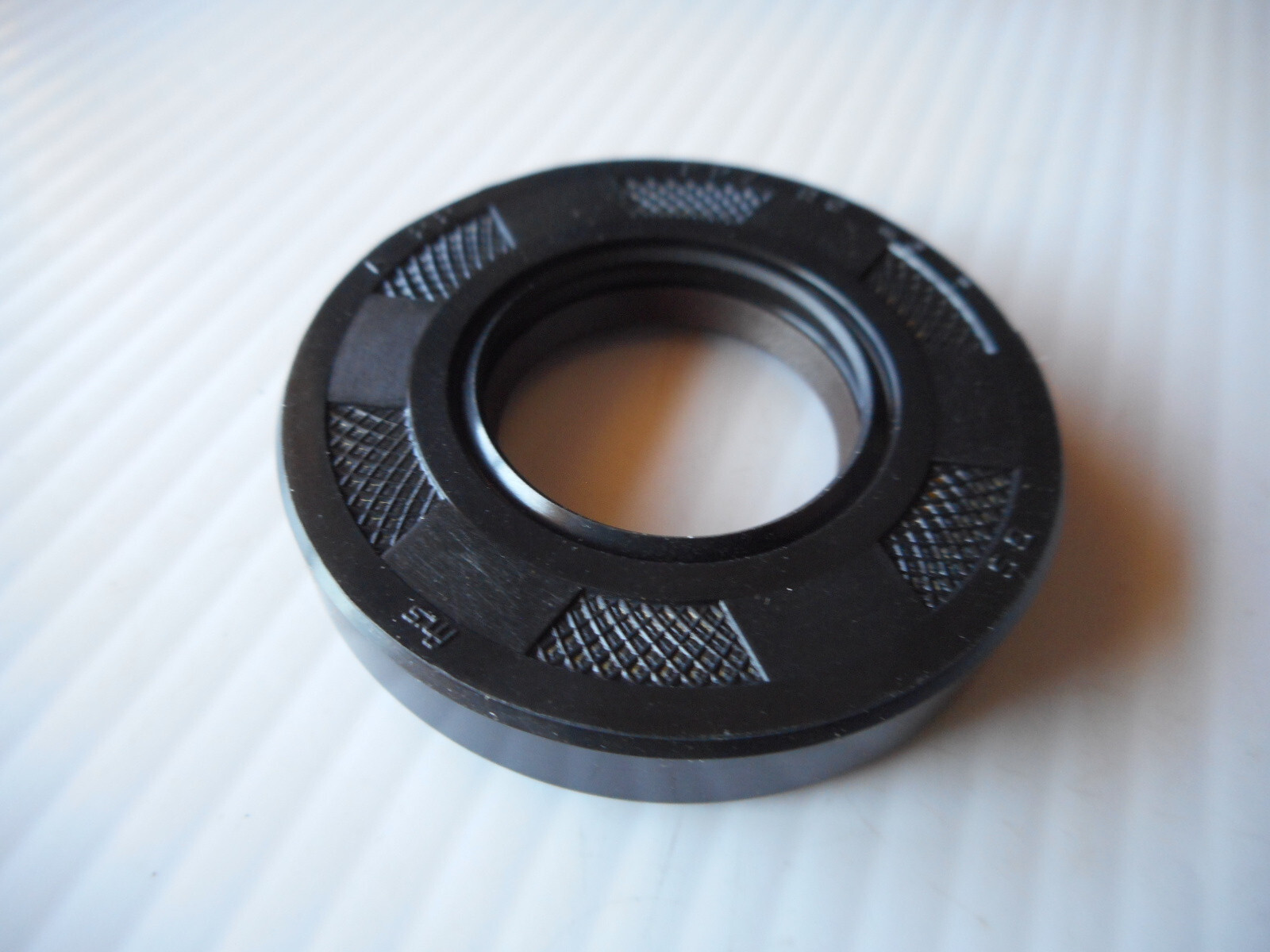 YAMAHA YZ65 YZ85 YZ125 YZ250 see list... GENUINE CRANKSHAFT SEAL