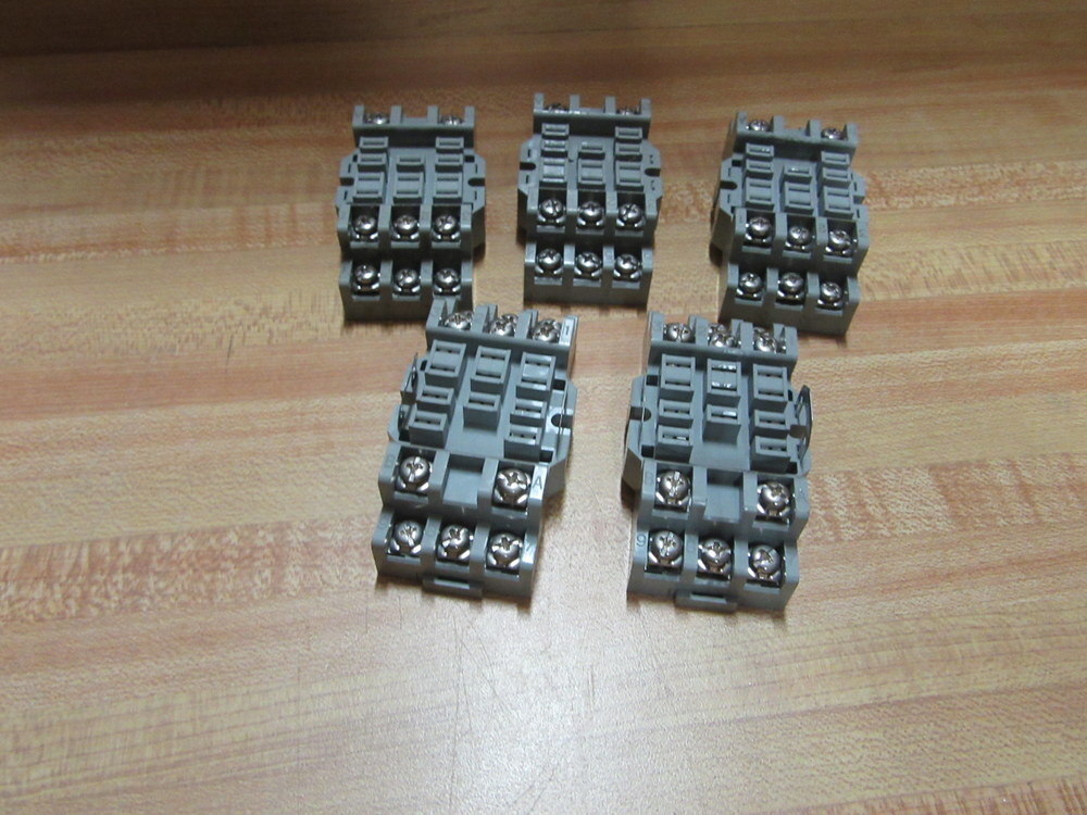 IDEC SR3B-05 Relay Socket SR3B05