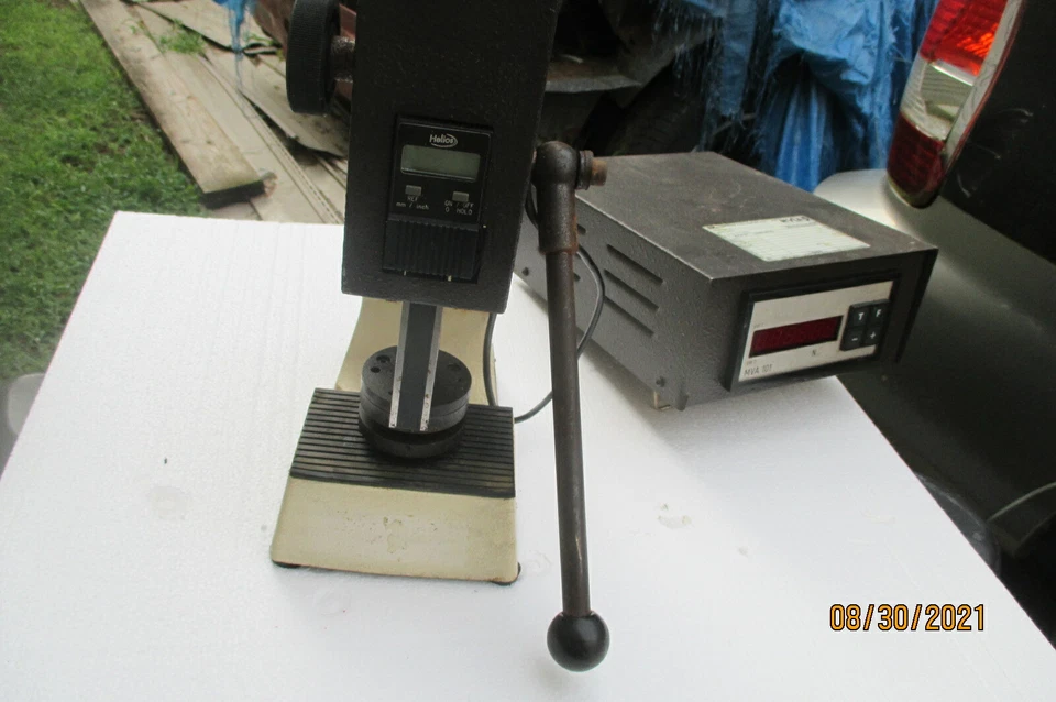 INSTRON F101-000 TENSILE TESTER TENSION & COMPRESSION TESTING PRESS 230V - Image 4 of 4