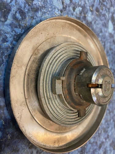 Ford Escort MK1 Locking Fuel Filler Cap and Key Stock 01 - Picture 5 of 7