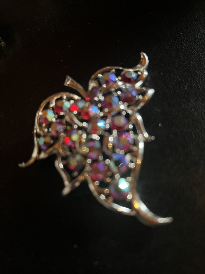 VTG Signed Lisner Red AB Rhinestone SilverTone Leaf Accent Brooch